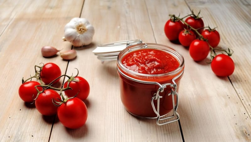 تصویر 3 از رب گوجه فرنگی گلنوش تهیه شده از گوجه‌های تازه و خوش طعم